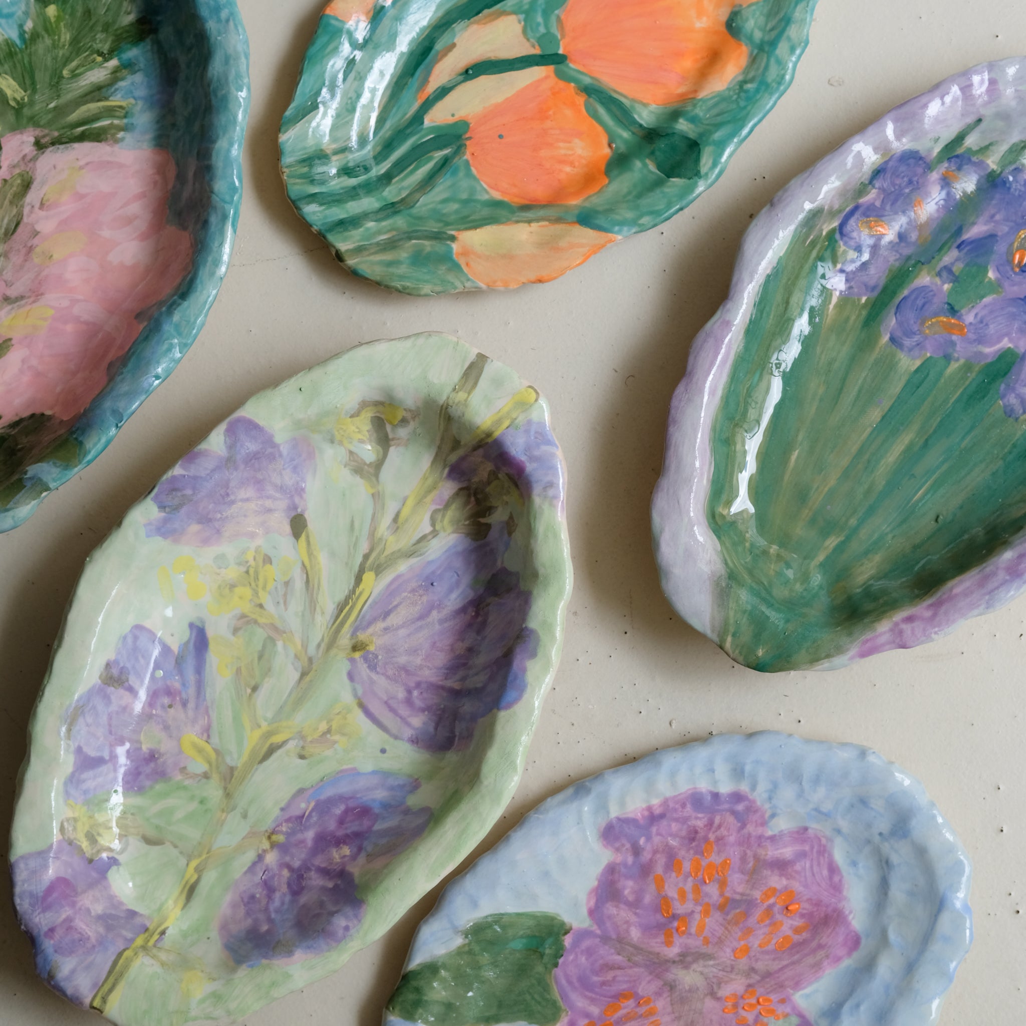 Plat SU25-05 oval en faïence L 35cm - multicolore Samantha Kerdine pour Brutal Ceramics
