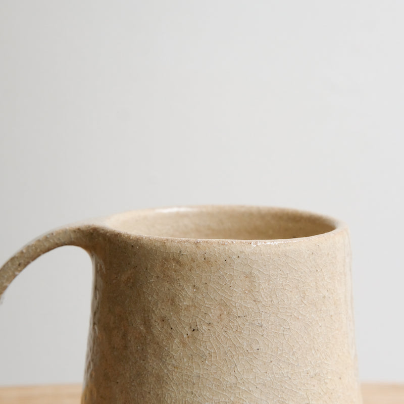 Mug en grès 200 ml - beige vanille d'Atelier Anima chez Brutal Ceramics