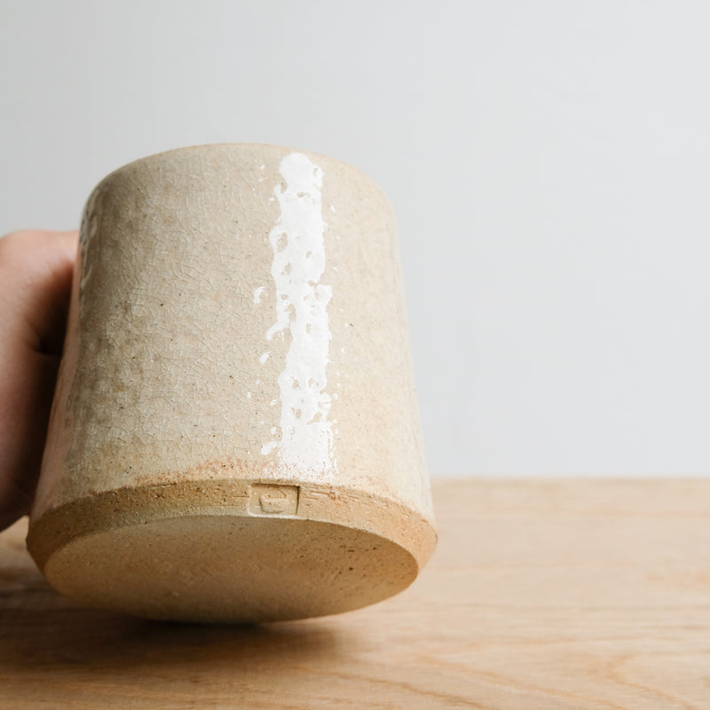 Mug en grès 200 ml - beige vanille d'Atelier Anima chez Brutal Ceramics