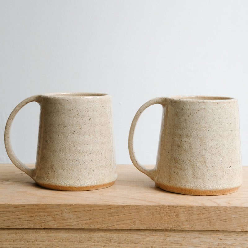 Mug en grès 200 ml - beige vanille d'Atelier Anima chez Brutal Ceramics