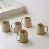 Mug en grès 200 ml - beige vanille d'Atelier Anima chez Brutal Ceramics