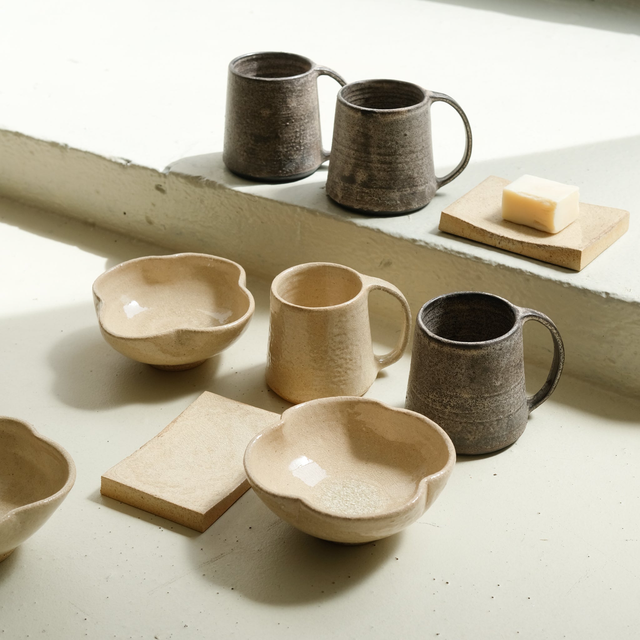 Mug en grès 200 ml - beige vanille d'Atelier Anima chez Brutal Ceramics