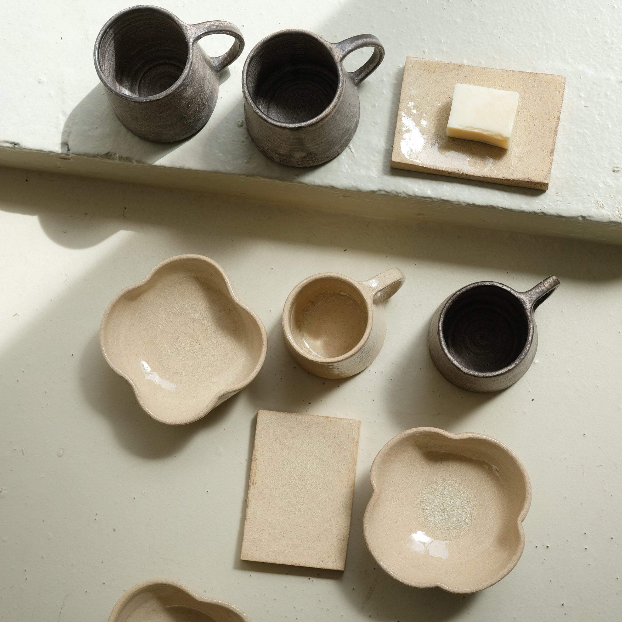 Bol fleurs en grès D 13,5cm- beige vanille d'Atelier Anima chez Brutal Ceramics