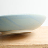 Assiette creuse en grès D 19 cm - bleu doux de Celine Fischer chez Brutal Ceramics