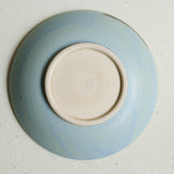 Assiette creuse en grès D 19 cm - bleu doux de Celine Fischer chez Brutal Ceramics