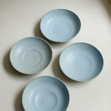 Assiette creuse en grès D 19 cm - bleu doux de Celine Fischer chez Brutal Ceramics