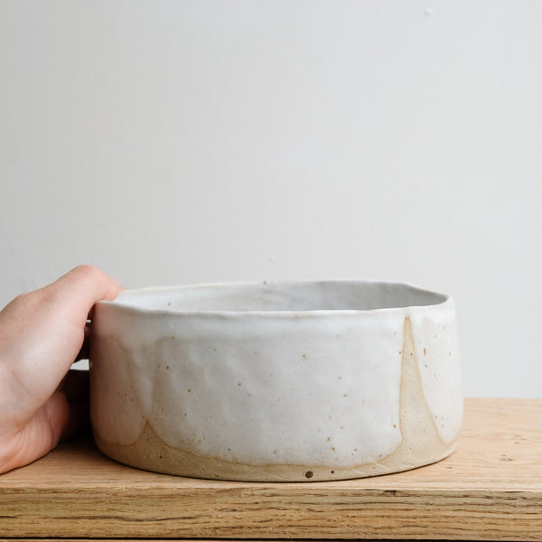 Plat vapeur en grès D 17,5cm - blanc soyeux d'Hélène Maury chez Brutal Ceramics