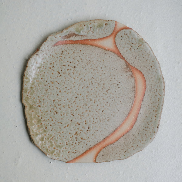 Assiette en grès D 23cm - vert de Judith Lasry chez Brutal Ceramics