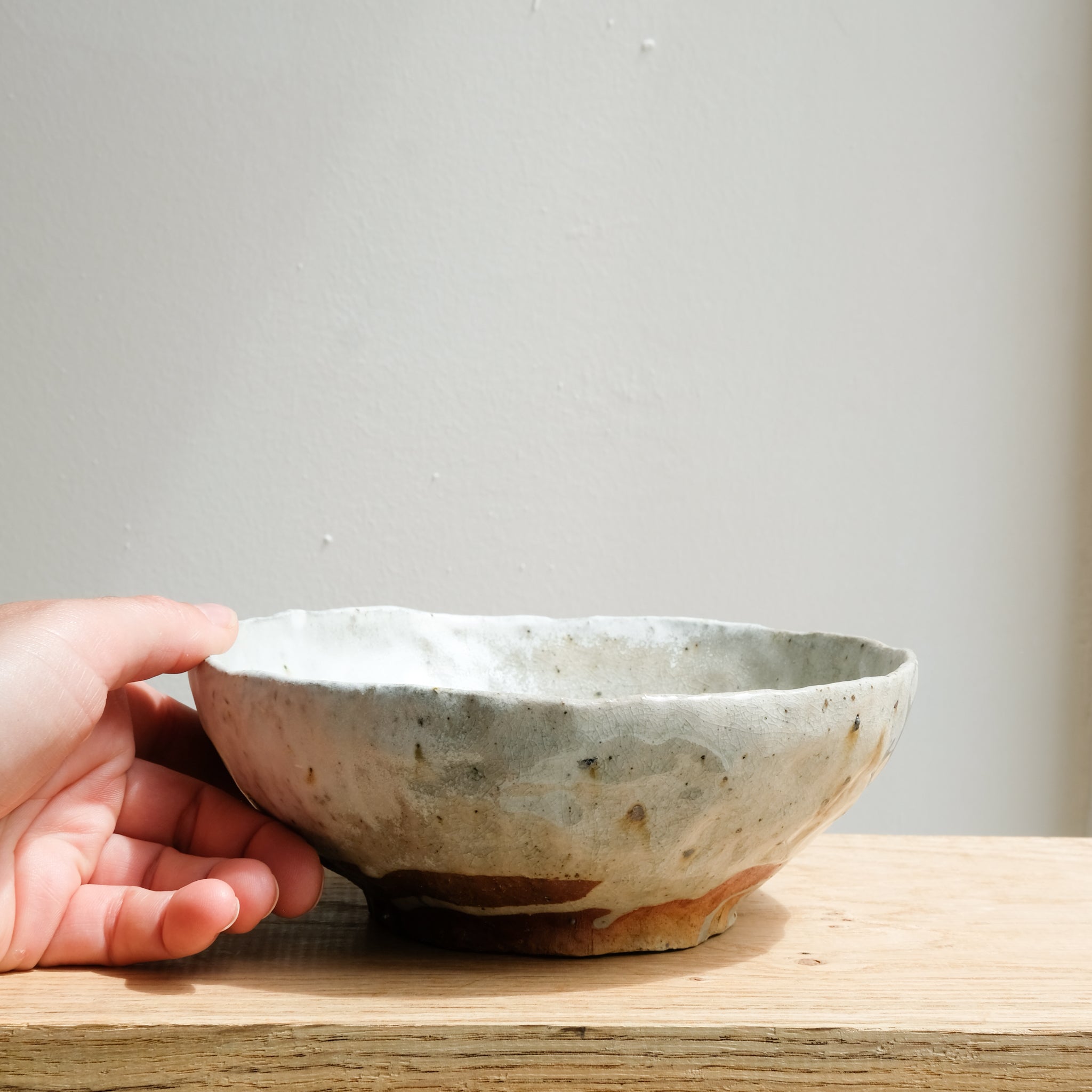 Bol en grès recolté D 18cm cuisson feu- vert céladon de Nathalie Reocreux chez Brutal Ceramics