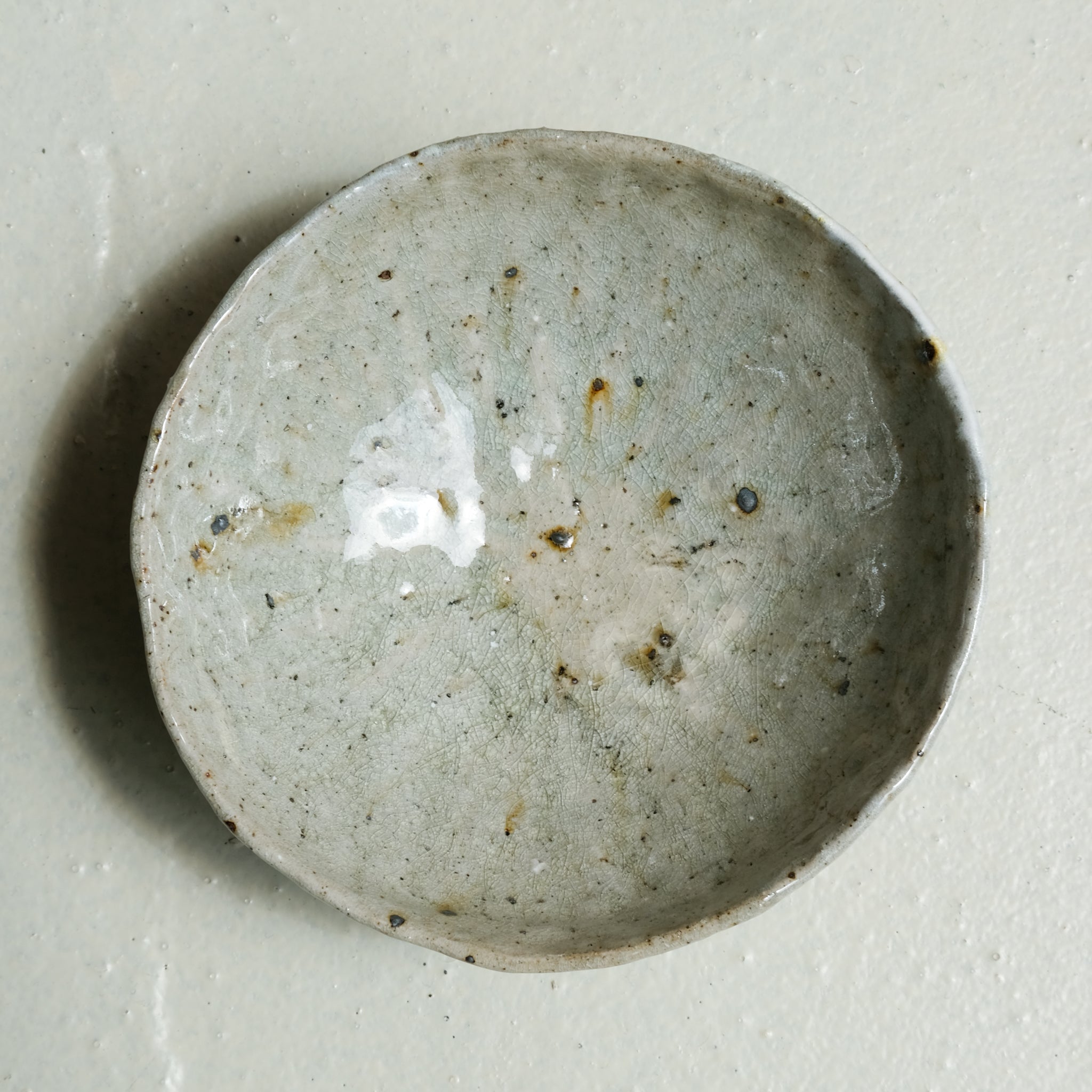 Bol en grès recolté D 18cm cuisson feu- vert céladon de Nathalie Reocreux chez Brutal Ceramics