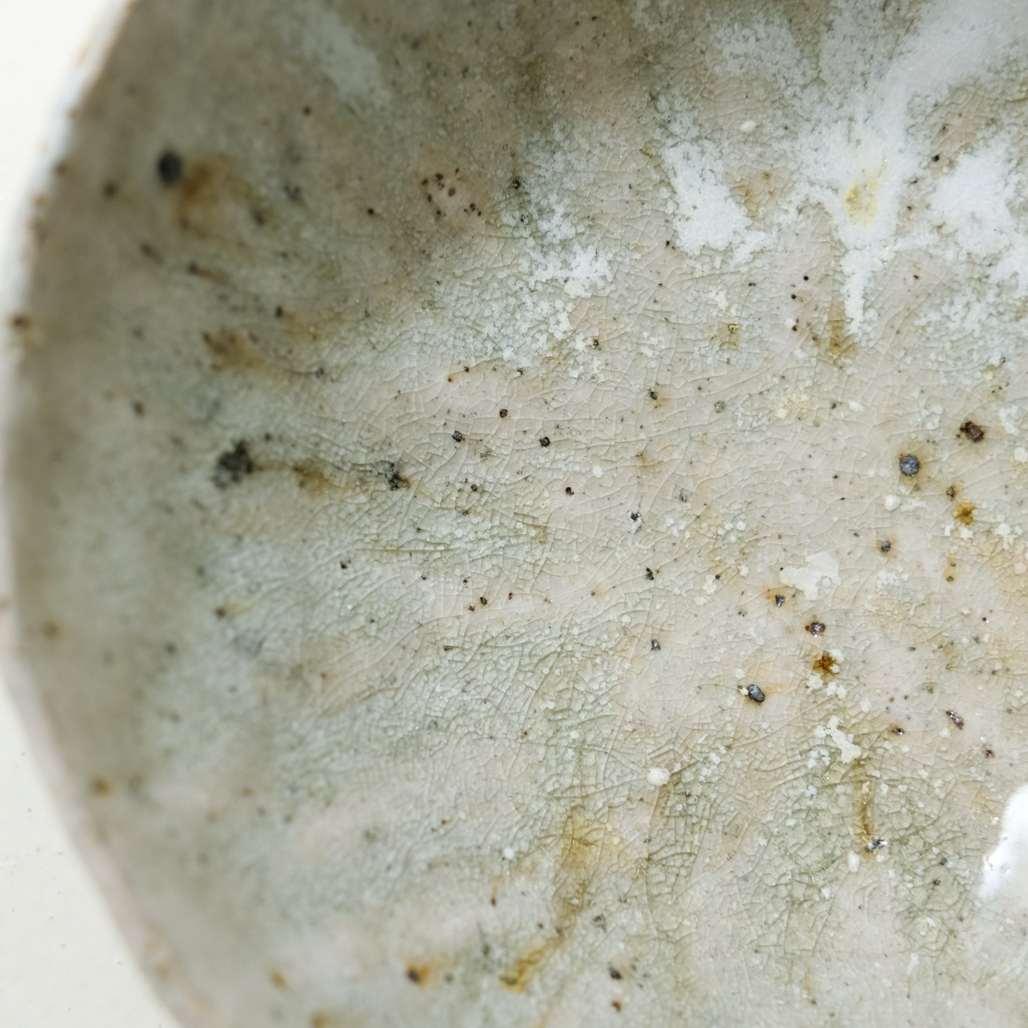 Bol en grès recolté D 18cm cuisson feu- vert céladon de Nathalie Reocreux chez Brutal Ceramics