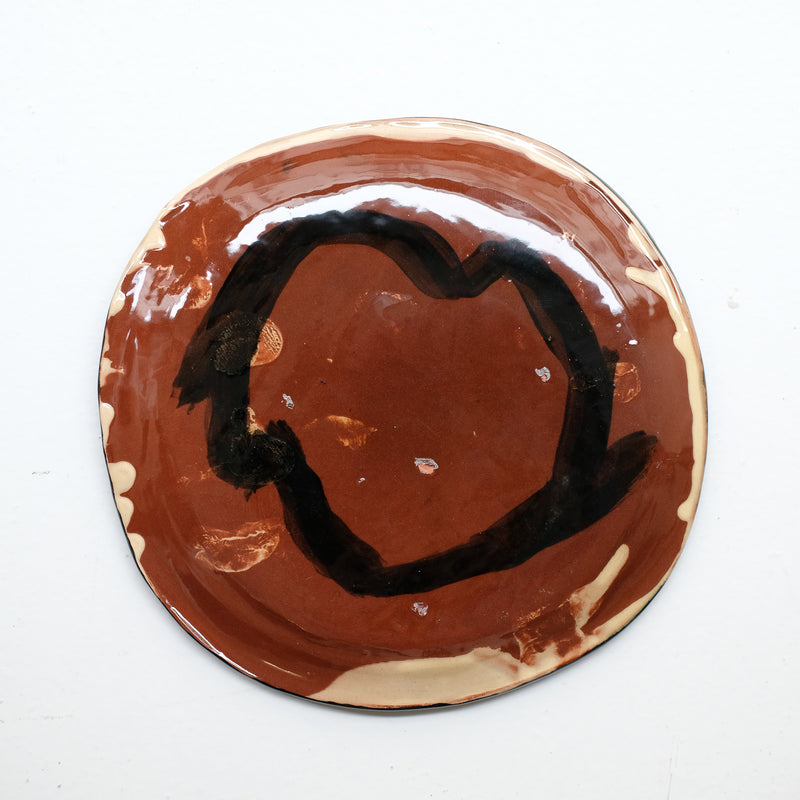 Assiette 38HB04 en faïence rouge D 19,5cm - Multicolore d'Héloise Bariol chez Brutal Ceramics