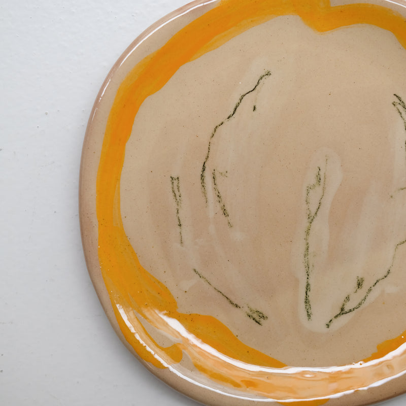 Assiette 38HB05 en faïence rouge D 19,5cm - Multicolore d'Héloise Bariol chez Brutal Ceramics