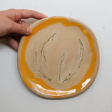 Assiette 38HB05 en faïence rouge D 19,5cm - Multicolore d'Héloise Bariol chez Brutal Ceramics