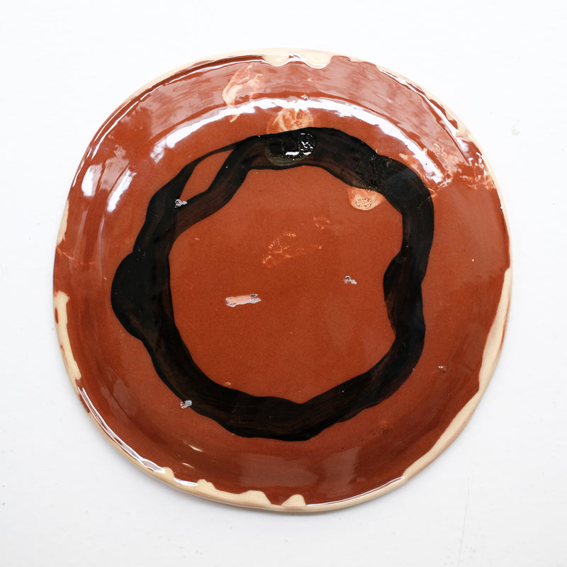 Assiette 38HB05 en faïence rouge D 19,5cm - Multicolore d'Héloise Bariol chez Brutal Ceramics
