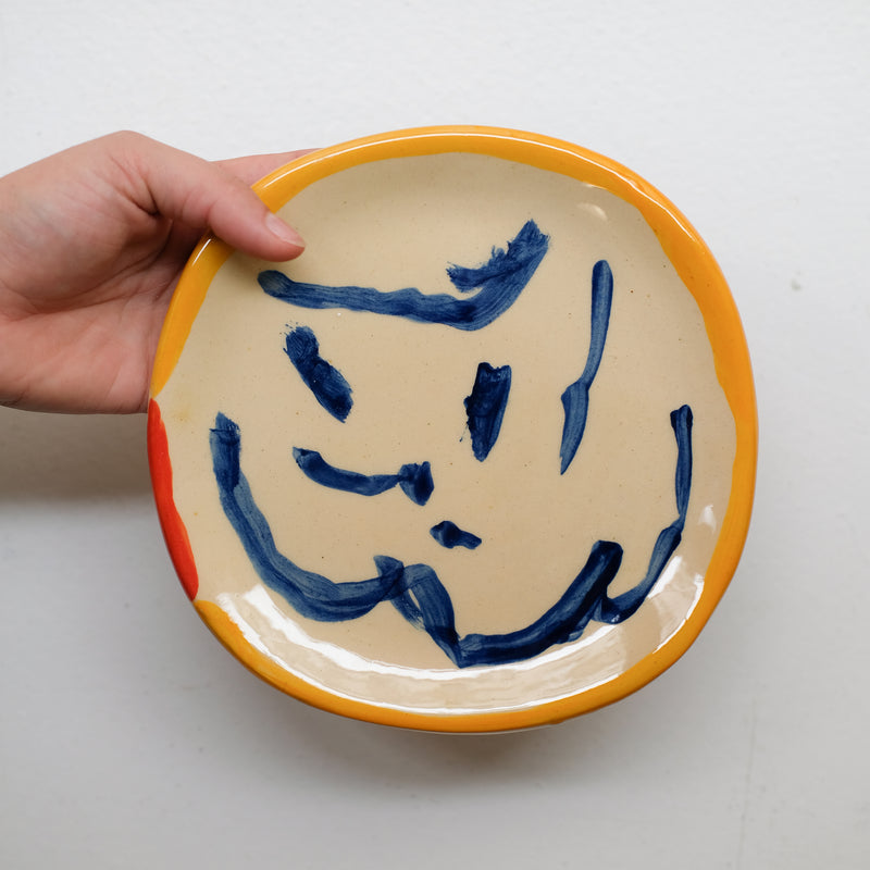 Assiette 38HB08 en faïence rouge D 19,5cm - Multicolore d'Héloise Bariol chez Brutal Ceramics