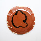 Assiette 38HB08 en faïence rouge D 19,5cm - Multicolore d'Héloise Bariol chez Brutal Ceramics