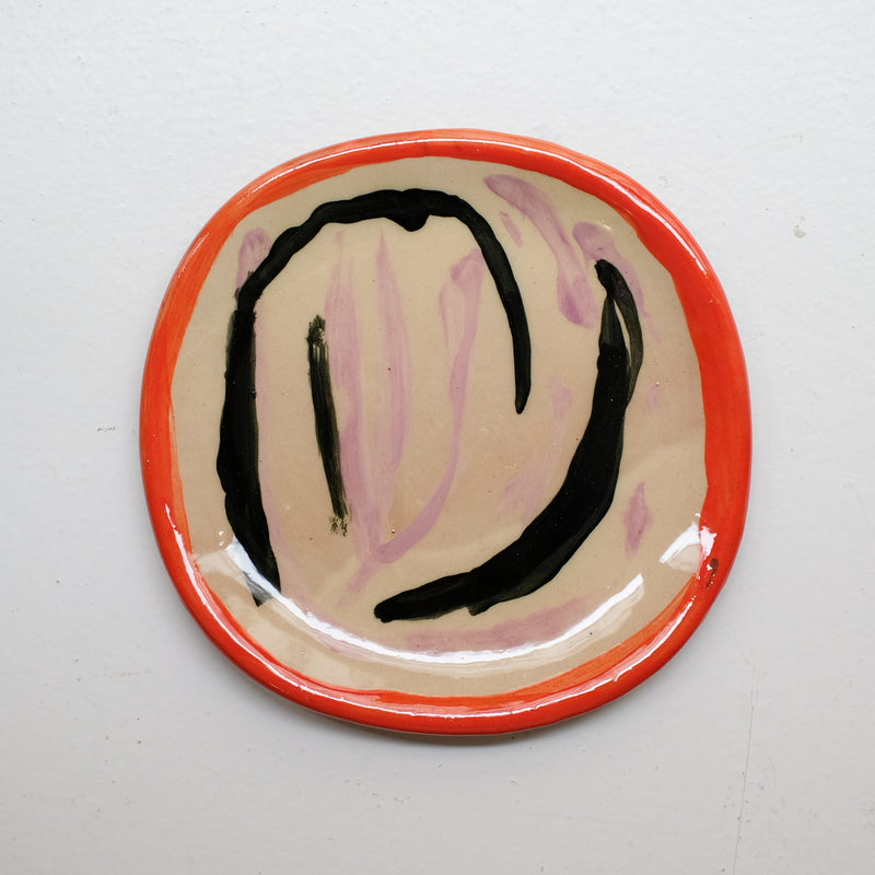 Assiette 38HB09 en faïence rouge D 19,5cm - Multicolore d'Héloise Bariol chez Brutal Ceramics