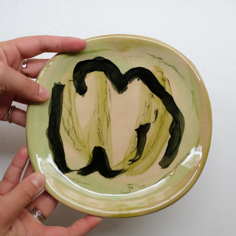 Assiette 38HB10 en faïence rouge D 19,5cm - Multicolore d'Héloise Bariol chez Brutal Ceramics