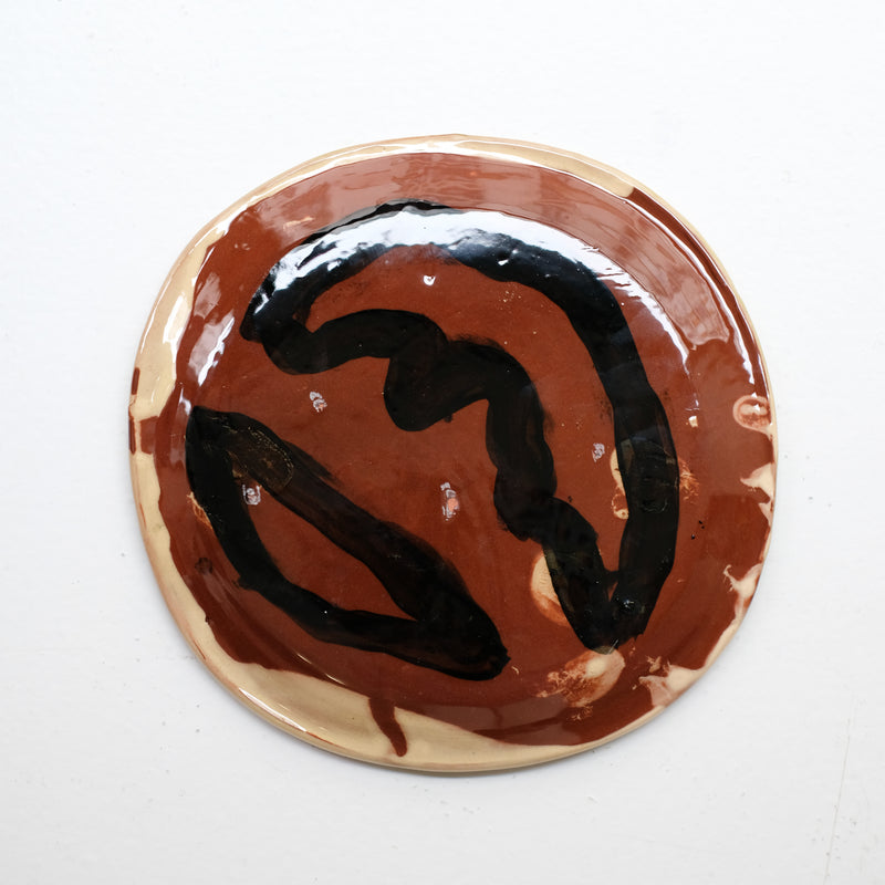 Assiette 38HB10 en faïence rouge D 19,5cm - Multicolore d'Héloise Bariol chez Brutal Ceramics