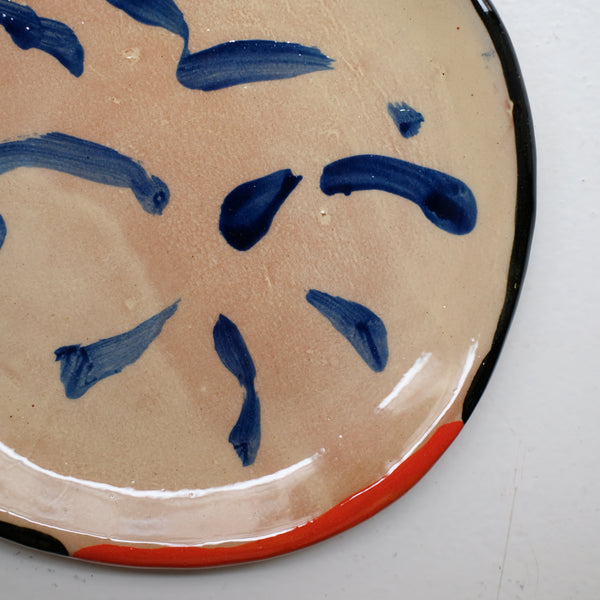 Assiette 38HB11 en faïence rouge D 19,5cm - Multicolore d'Héloise Bariol chez Brutal Ceramics