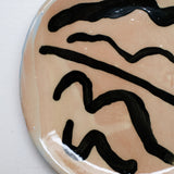 Assiette 38HB12 en faïence rouge D 19,5cm - Multicolore d'Héloise Bariol chez Brutal Ceramics