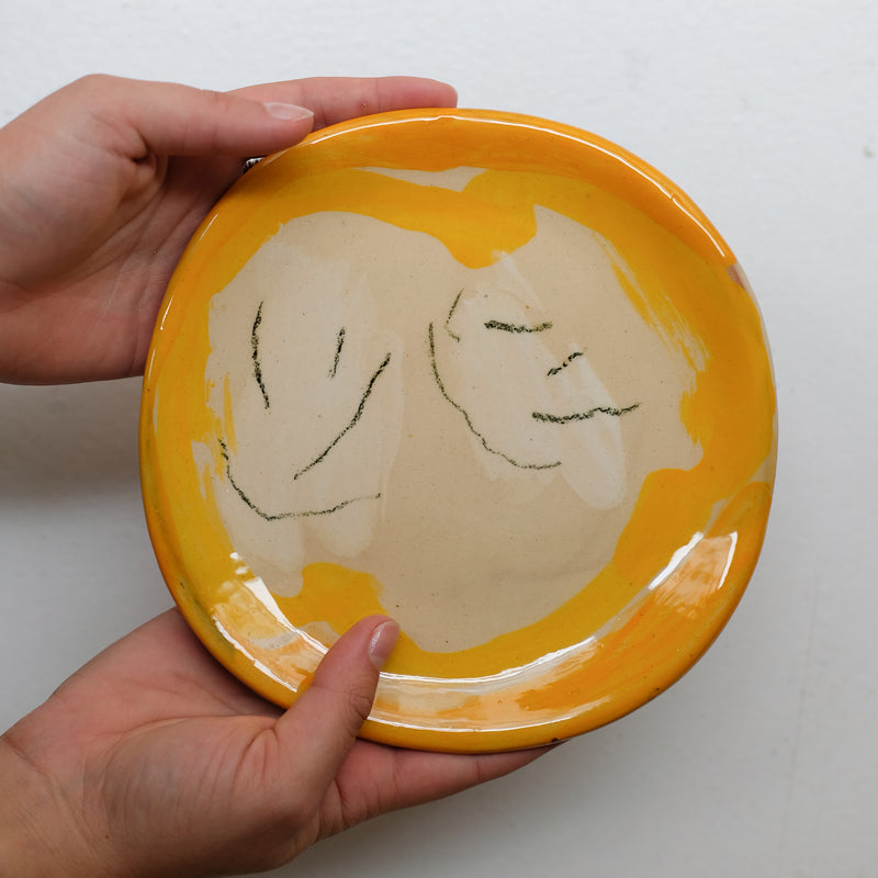 Assiette 38HB13 en faïence rouge D 19,5cm - Multicolore d'Héloise Bariol chez brutal Ceramics