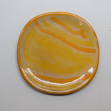 Assiette 38HB14 en faïence rouge D 19,5cm - Multicolore d'Héloise Bariol chez Brutal Ceramics