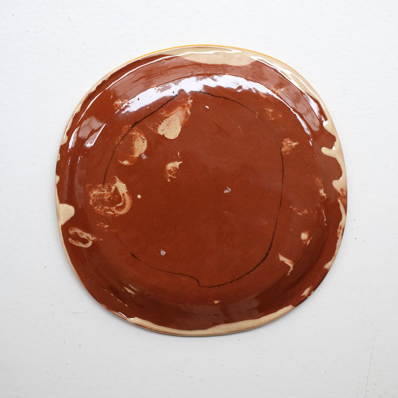 Assiette 38HB14 en faïence rouge D 19,5cm - Multicolore d'Héloise Bariol chez Brutal Ceramics