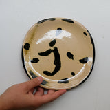 Assiette 38HB15 en faïence rouge D 19,5cm - Multicolore d'Héloise Bariol chez Brutal Ceramics