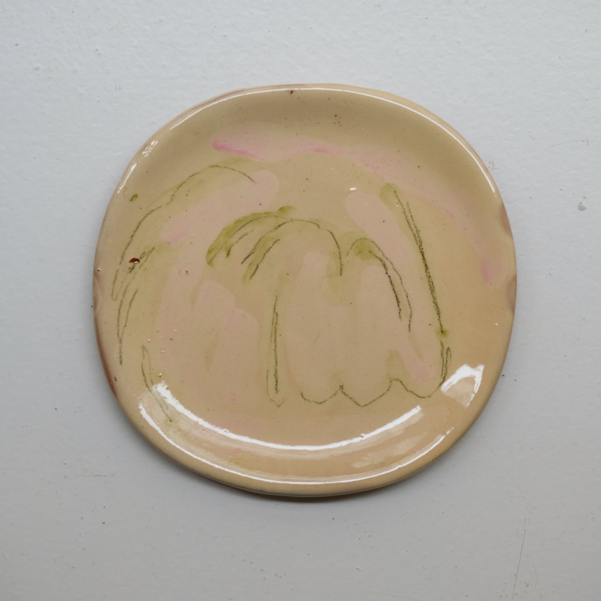 Assiette 38HB16 en faïence rouge D 19,5cm - Multicolore d'Héloise Bariol chez Brutal Ceramics
