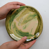 Assiette 38HB17 en faïence rouge D 19,5cm - Multicolore d'Héloise Bariol chez Brutal Ceramics