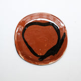 Assiette 38HB18 en faïence rouge D 19,5cm - Multicolore d'Héloise Bariol chez Brutal Ceramics