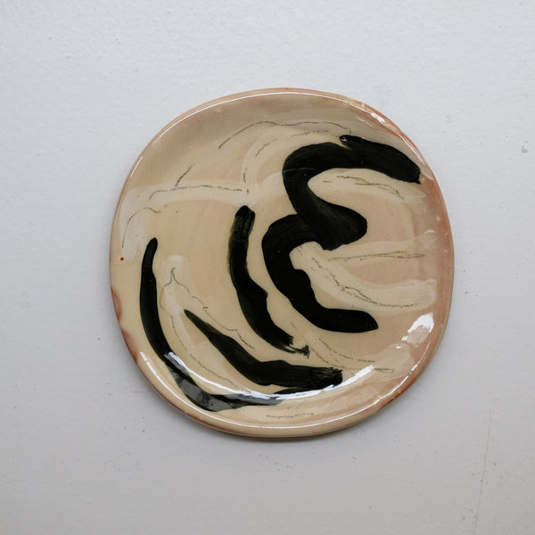 Assiette 38HB26 en faïence rouge D 19,5cm - Multicolore d'Héloise Bariol chez Brutal Ceramics