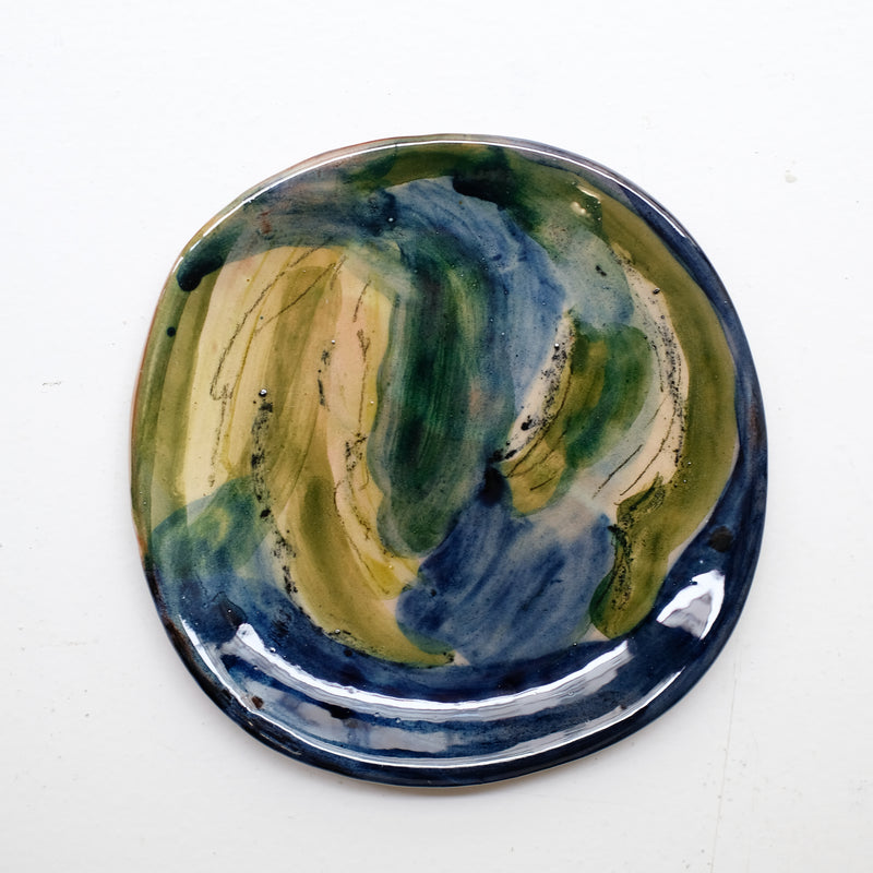 Assiette 38HB27 en faïence rouge D 19,5cm - Multicolore d'Héloise Bariol chez Brutal Ceramics