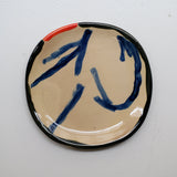 Assiette 38HB28 en faïence rouge D 19,5cm - Multicolore d'Héloise Bariol chez Brutal Ceramics