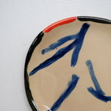 Assiette 38HB28 en faïence rouge D 19,5cm - Multicolore d'Héloise Bariol chez Brutal Ceramics
