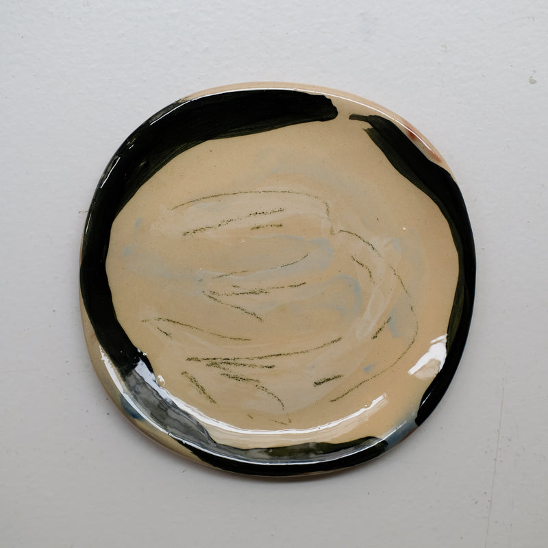 Assiette 38HB30 en faïence rouge D 19,5cm - Multicolore d'Héloise Bariol chez Brutal Ceramics