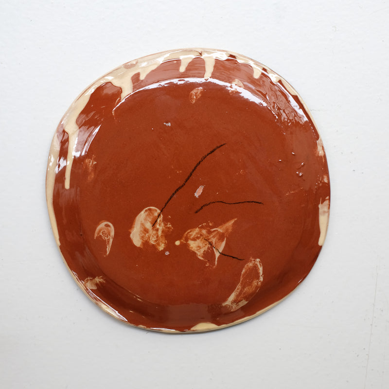 Assiette 38HB30 en faïence rouge D 19,5cm - Multicolore d'Héloise Bariol chez Brutal Ceramics