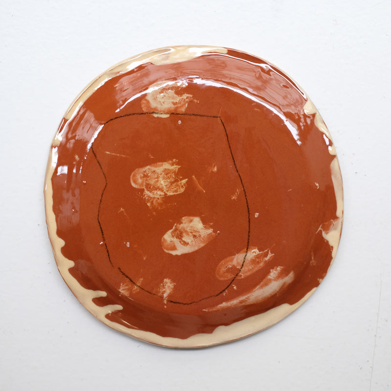 Assiette 38HB31 en faïence rouge D 19,5cm - Multicolore d'Héloise Bariol chez Brutal Ceramics