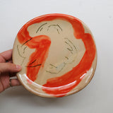Assiette 38HB32 en faïence rouge D 19,5cm - Multicolore d'Héloise Bariol chez Brutal Ceramics
