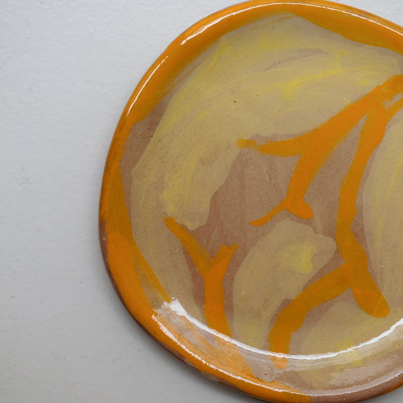 Assiette 38HB33 en faïence rouge D 19,5cm - Multicolore d'Héloise Bariol chez Brutal Ceramics