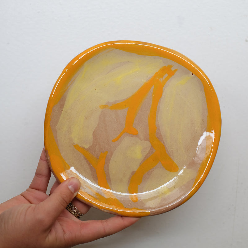 Assiette 38HB33 en faïence rouge D 19,5cm - Multicolore d'Héloise Bariol chez Brutal Ceramics