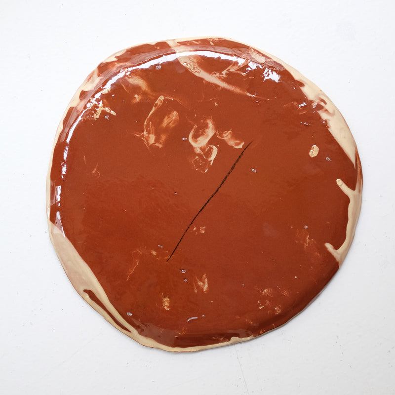 Assiette 38HB36 en faïence rouge D 25cm - Multicolore d'Héloise Bariol chez Brutal Ceramics