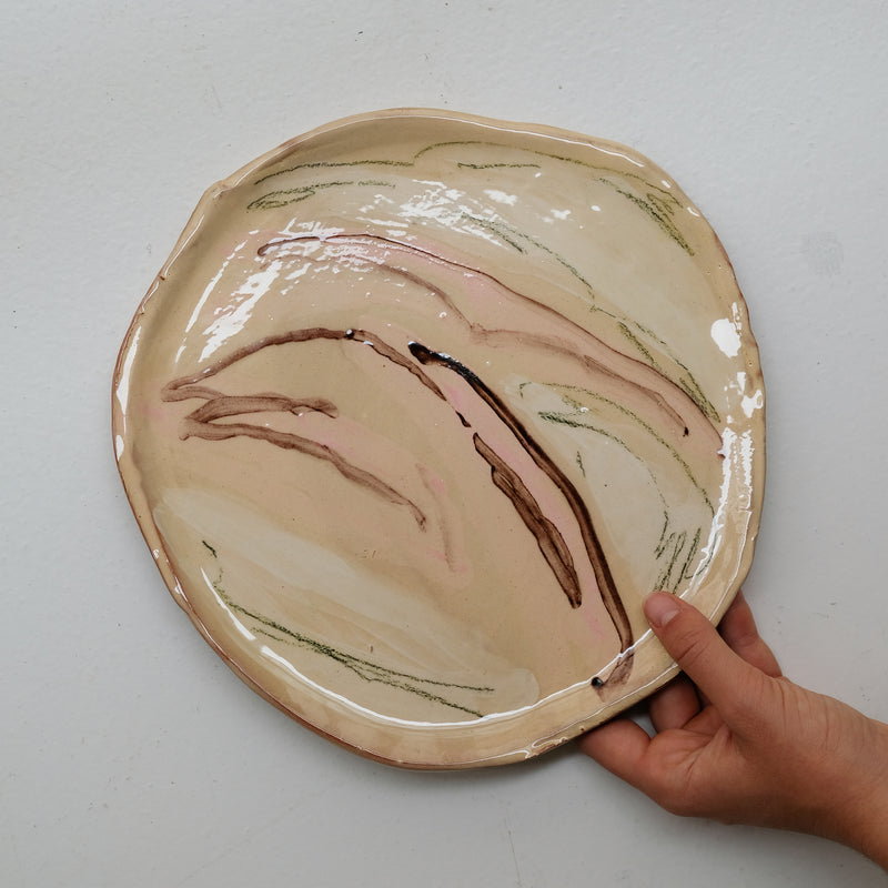 Assiette 38HB37 en faïence rouge D 25cm - Multicolore d'Héloise Bariol chez Brutal Ceramics