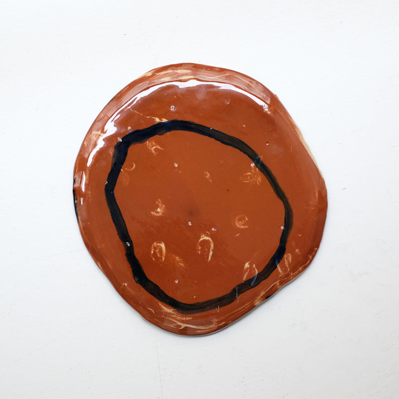 Assiette 38HB39 en faïence rouge D 25cm - Multicolore d'Héloise Bariol chez Brutal Ceramics