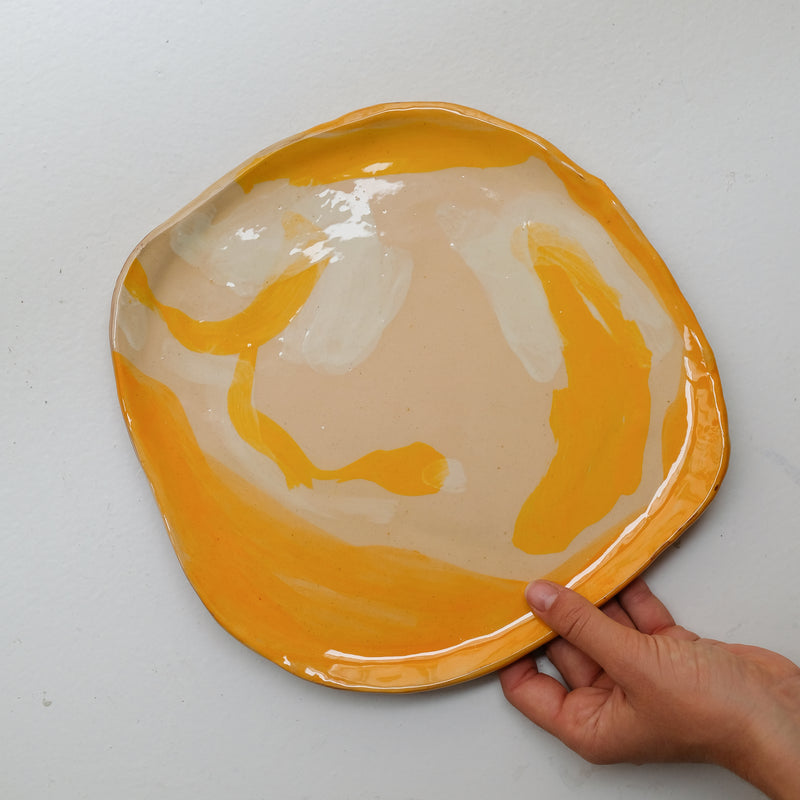 Assiette 38HB41 en faïence rouge D 25cm - Multicolore d'Héloise Bariol chez Brutal Ceramics