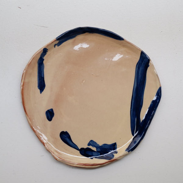Assiette 38HB42 en faïence rouge D 25cm - Multicolore d'Héloise Bariol chez Brutal Ceramics