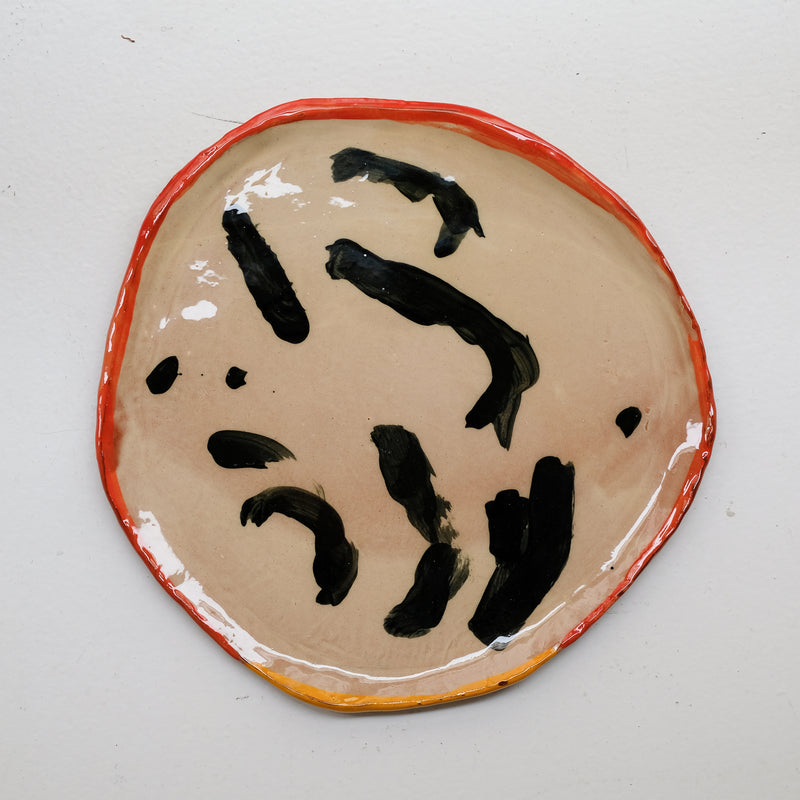 Assiette 38HB43 en faïence rouge D 25cm - Multicolore d'Héloise Bariol chez Brutal Ceramics