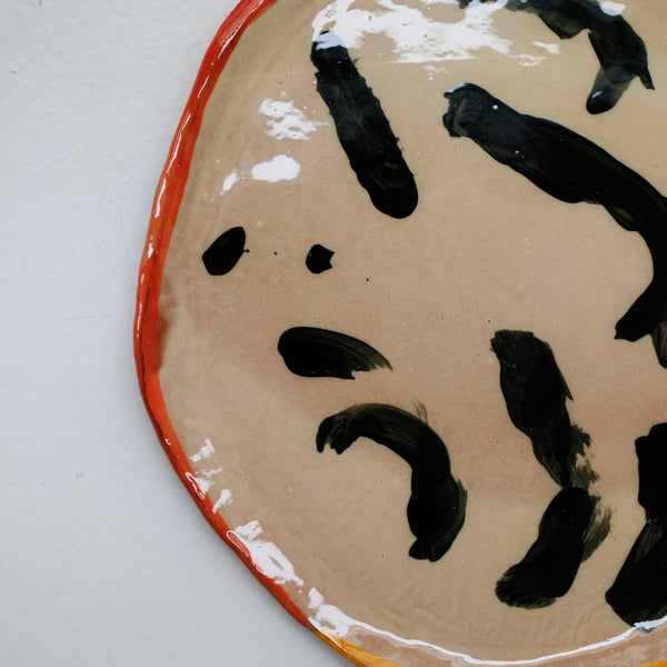 Assiette 38HB43 en faïence rouge D 25cm - Multicolore d'Héloise Bariol chez Brutal Ceramics
